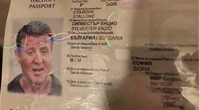 Suç örgütüne düzenlenen operasyonda ünlü oyuncu Sylvester Stallone adına düzenlenmiş pasaport çıktı