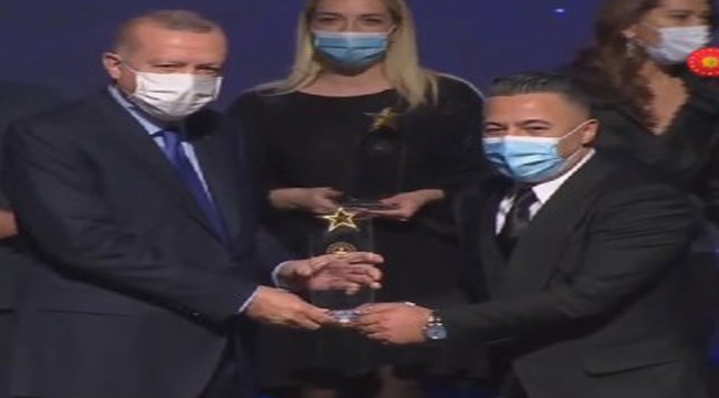 Cumhurbaşkanı Recep Tayyip Erdoğan'ın Katılımıyla Gerçekleşen Trafik Medya Ödülleri Sahiplerini Buldu Yılın En İyi Yapımcısı Ödülünü İse Bilal Özbilge Aldı
